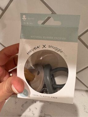 2 snuggle me pacifiers 0-6 months- NWT